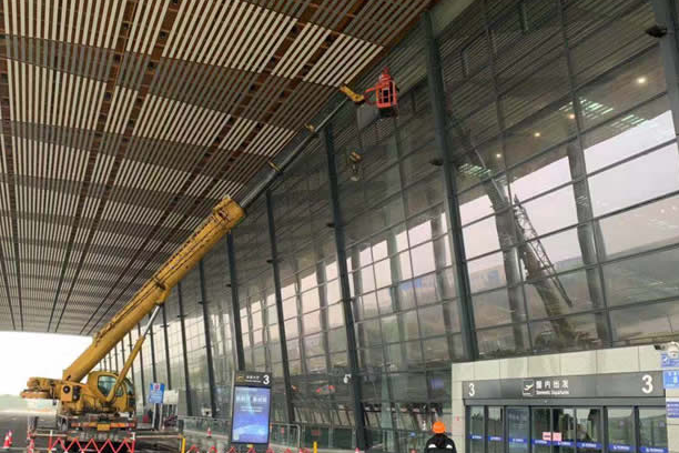 雷州玻璃幕墙维护和保养